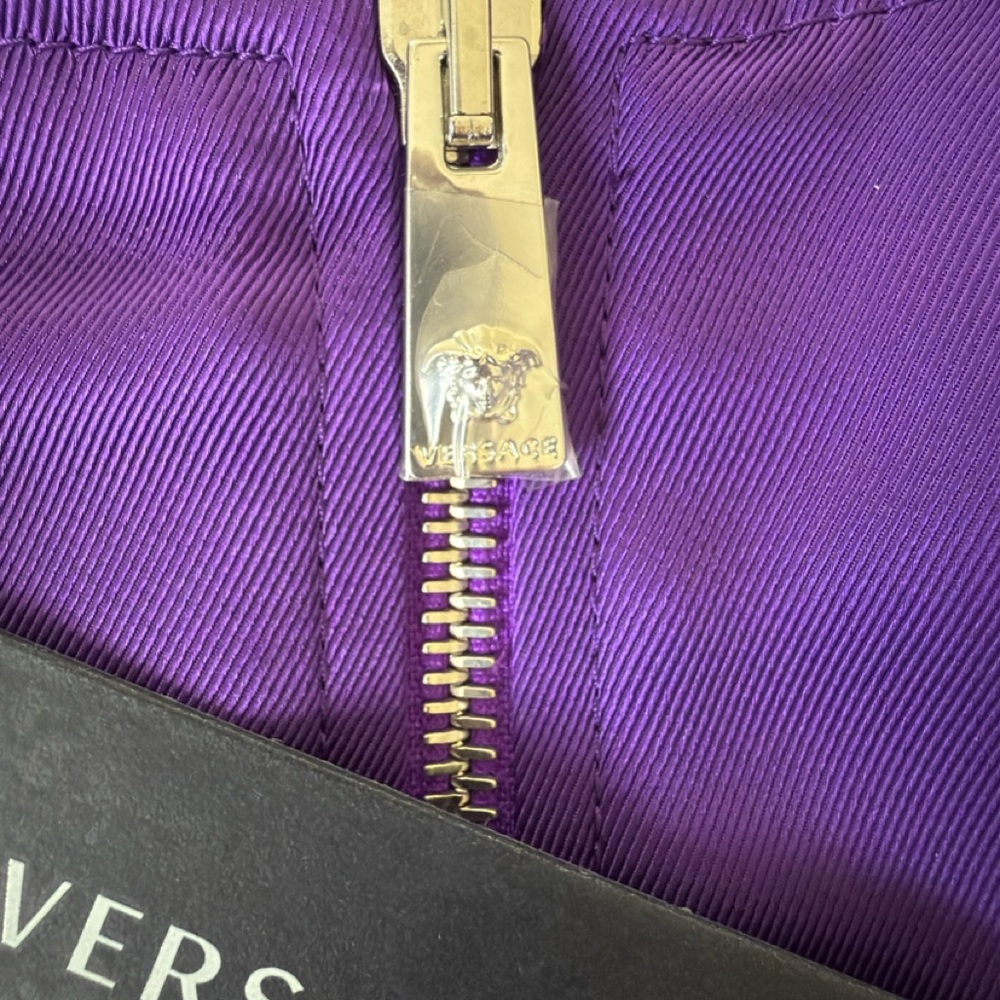 💟 RARE • Versace • Violet Skirt with Gold Medusa Buckle 💟 - Picture 5 of 10